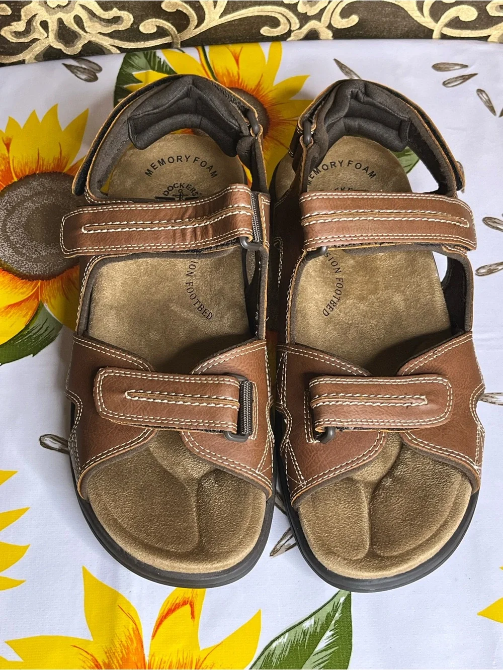 Dockers Men's Newpage River Sandals US M11 - Rust